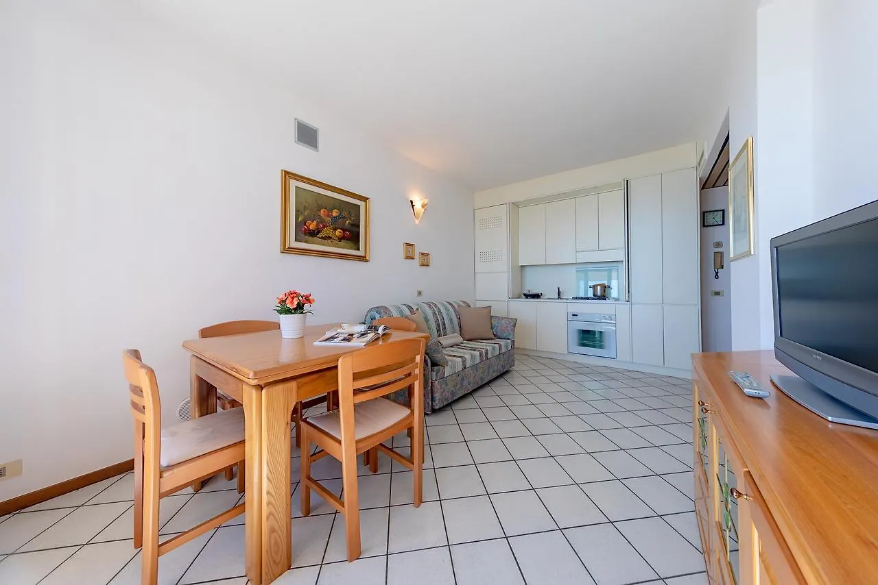 La Corona Apartment Sirmione 0*,